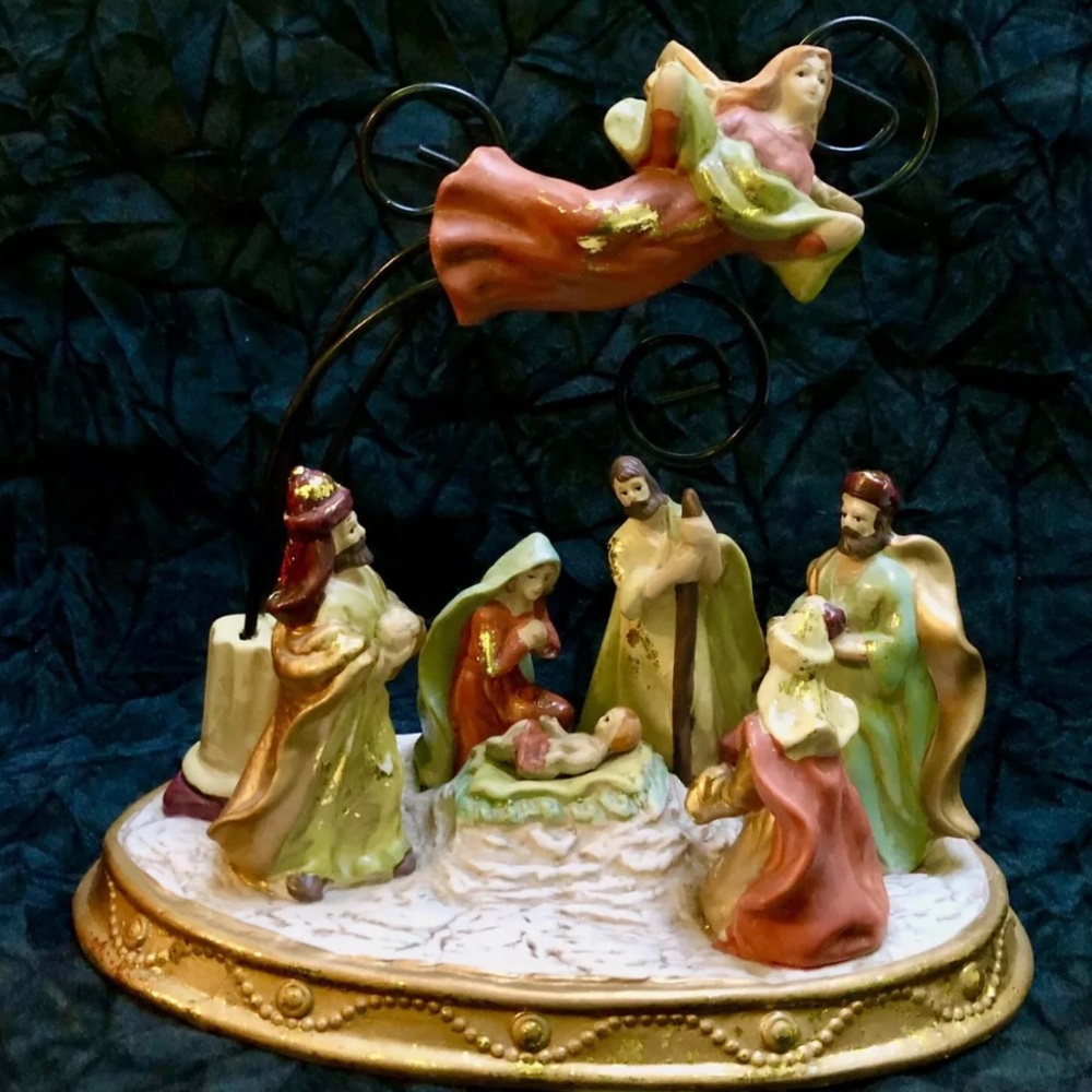VTG RARE flying Angel CHRISTMAS 1~PIECE NATIVITY porcelain manger EXCELLENT!